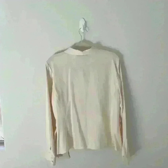 Liz Claiborne 100% Silk Ivory wrap blouse - Picture 2 of 6